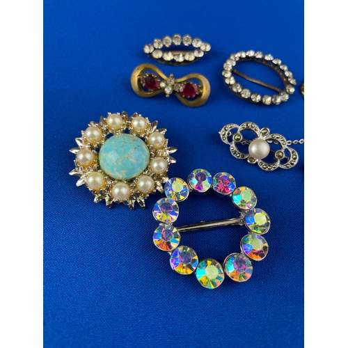 44 - Vintage Brooches