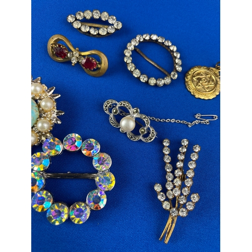 44 - Vintage Brooches