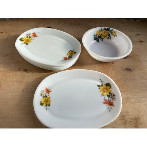 361 - Vintage Jaj Pyrex Plates & Phoenix Opalware Bowl