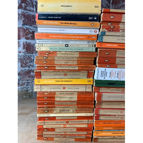 396 - Very Large Collection of Vintage and Collectable Penguin Books