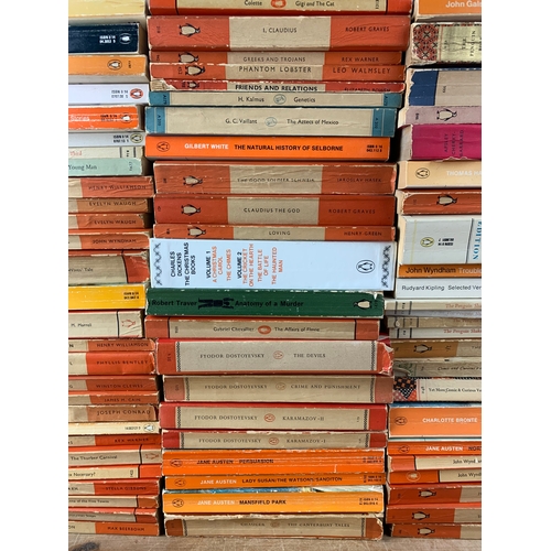 396 - Very Large Collection of Vintage and Collectable Penguin Books