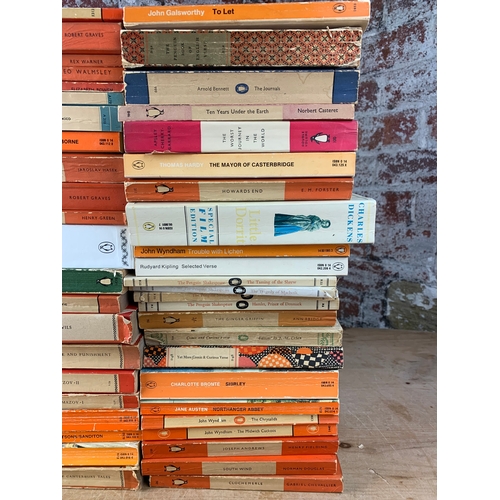 396 - Very Large Collection of Vintage and Collectable Penguin Books