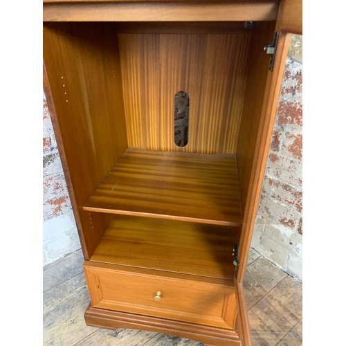 440 - Good Quality Media Cabinet