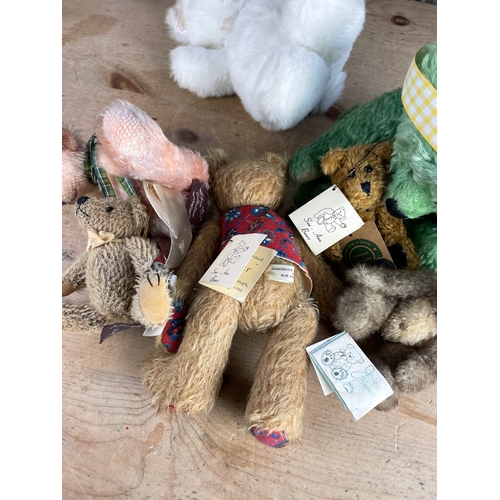 66 - Group Of 7 Collectable Teddy Bears By Sue - Ann, Russ & Joxy Bears.