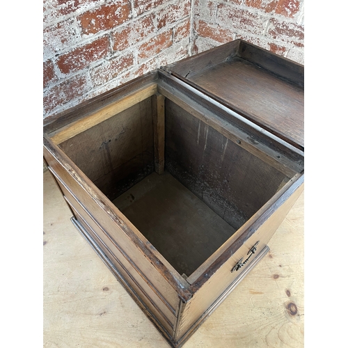 447 - Georgian, Period Oak Close Stool With Faux Drawer Panelling & Carry Handles Circa 1790