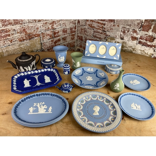 167 - Quantity Of Wedgwood Jasperware, Inc Sage, Bassalt & Navy.