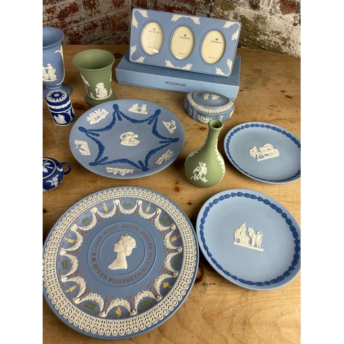 167 - Quantity Of Wedgwood Jasperware, Inc Sage, Bassalt & Navy.