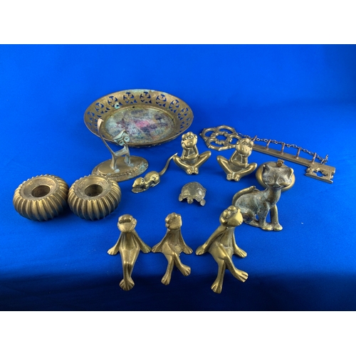 300 - Various Vintage and Collectable Brass Items