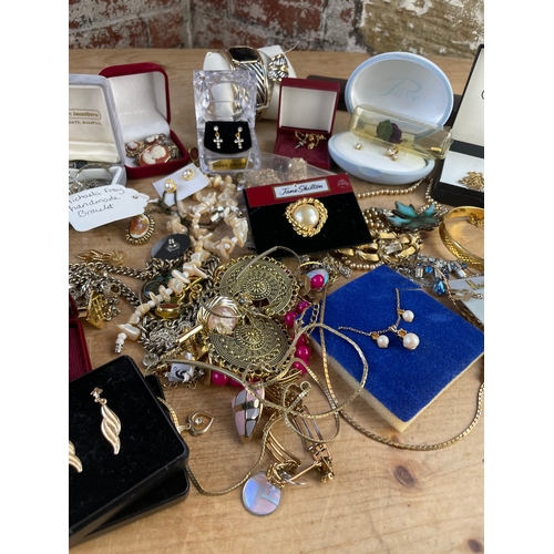 32 - Lot Of Jewellery Items