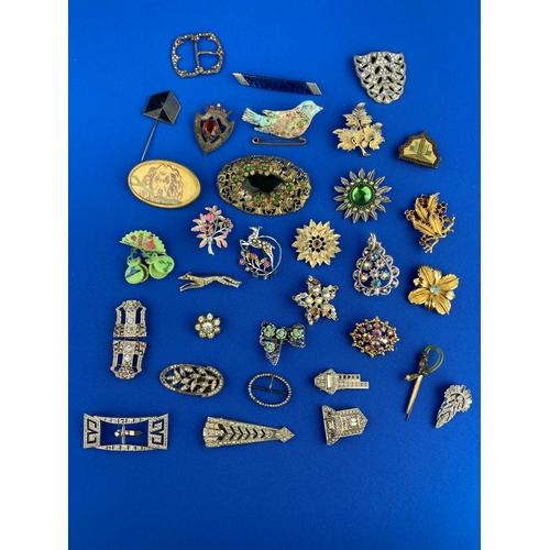 40 - Collection of Vintage Brooches & Clips