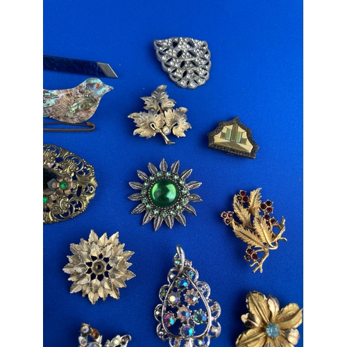 40 - Collection of Vintage Brooches & Clips