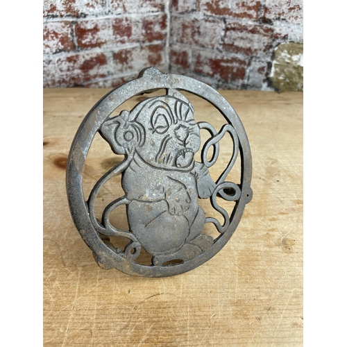 208 - Vintage Cast Iron Bonzo The Dog Trivet