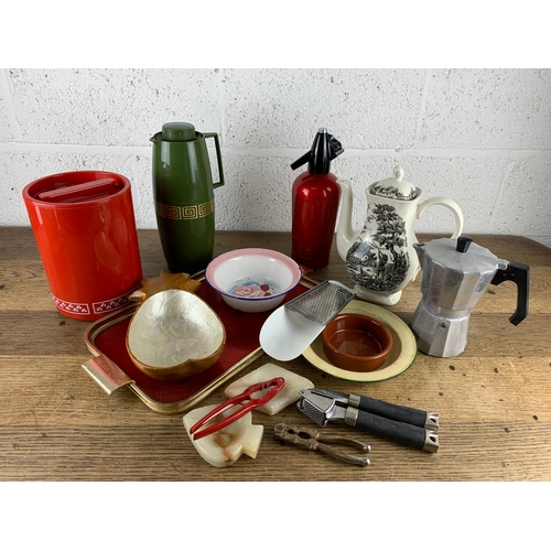 486 - Vintage, Mid-Century and Retro Kitchen Ware