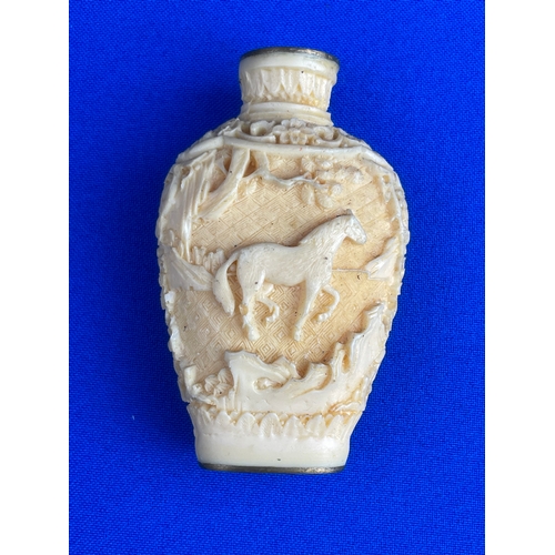 260 - Intricately Carved Chinese Vintage Snuff Bottle.