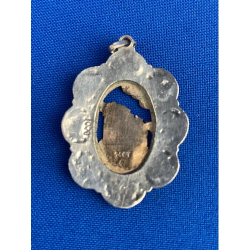 10 - 14ct Gold And Silver (Stamped 1000 - Asian?) Pendant 3.8g gross.