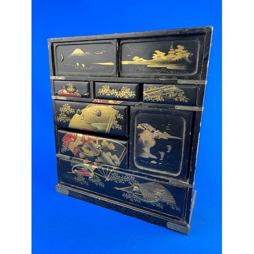 166 - Vintage Chinese Lacquered Jewellery / Trinket Box