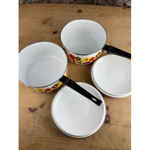 160 - Two Vintage Mid Century Enamel Pans With Lids. Both In As New Condition.