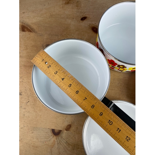 160 - Two Vintage Mid Century Enamel Pans With Lids. Both In As New Condition.