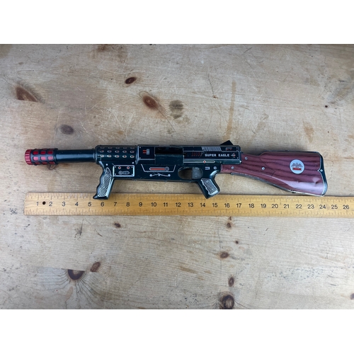 62 - Vintage Tin Plate Gun. Model Toys Japan, Eagle Machine Gun 3116. Battery Operated.