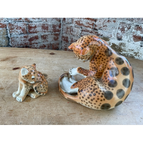 39 - Mid Century Lomonosov Porcelain Large Cheetah & Cub. Made In The USSR