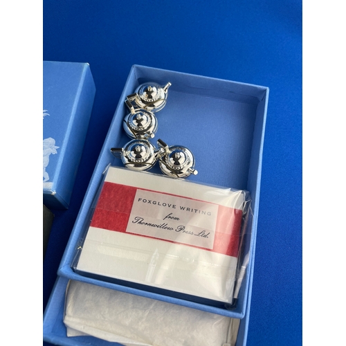 137 - 12x Wedgwood Silverplated Teapot Place Card Holders As New, Boxed.