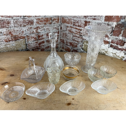 224 - Antique & Vintage Glass & Cut Crystal Items.