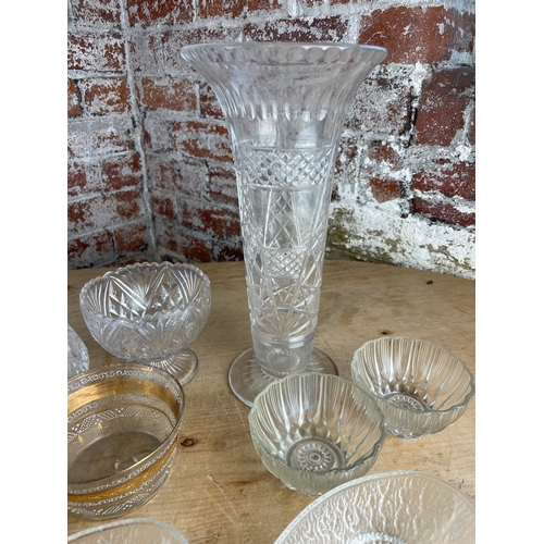 224 - Antique & Vintage Glass & Cut Crystal Items.