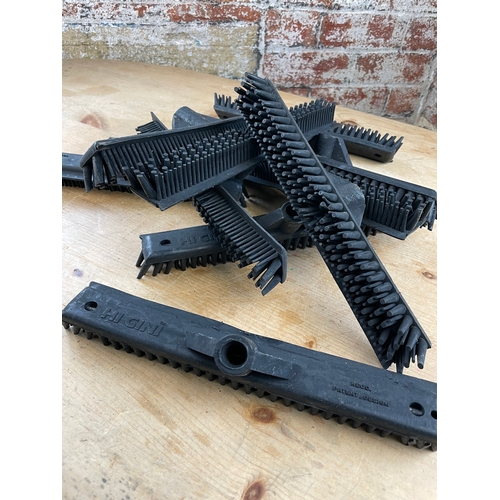 378 - 11 Rubber Brush Heads As New