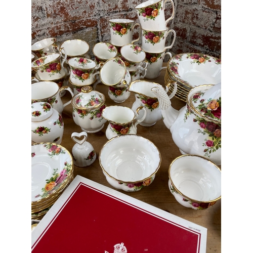 36 - Very Large Royal Albert Old Country Roses Dinner & Tea Service Inc. Ashtray, Cake Slice, Cheese Kniv... 