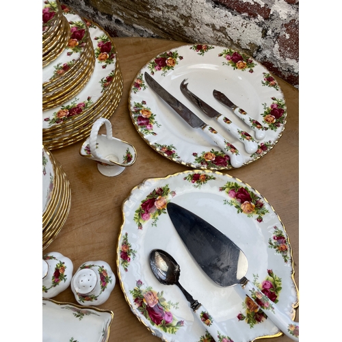 36 - Very Large Royal Albert Old Country Roses Dinner & Tea Service Inc. Ashtray, Cake Slice, Cheese Kniv... 