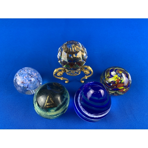 93 - Four Paper Weights and Rainbow Crystal on Trivet