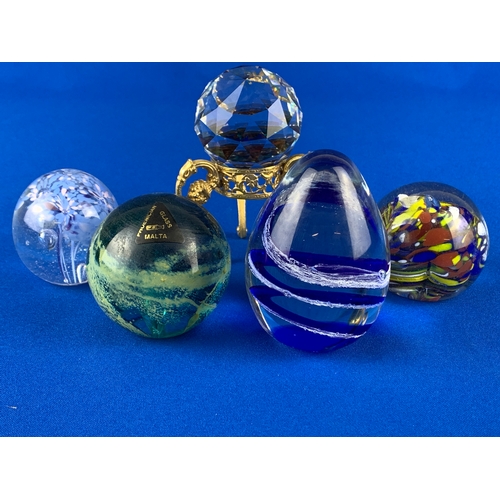 93 - Four Paper Weights and Rainbow Crystal on Trivet