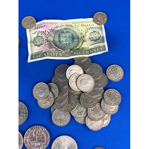 346 - Collectable and Vintage Coins and international Currency in Two £5 Coins and Three Vintage £2 Coins ... 