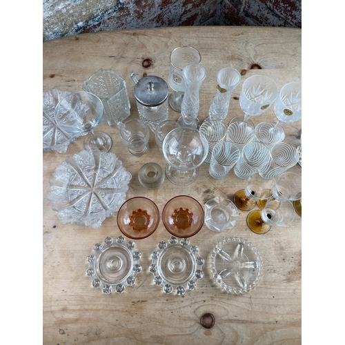 164 - Quantity Of Mixed Antique & Vintage Glassware Items