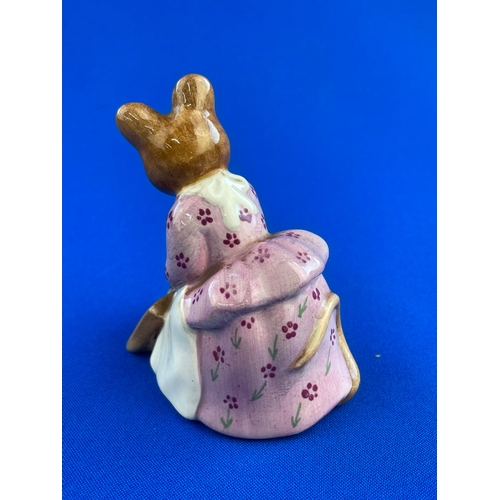 239 - Beswick Beatrix Potter Figure Hunca Munca Sweeping