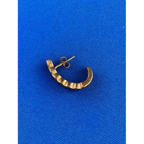 16 - 9ct Scrap Gold & Diamond Earring 2.2g Gross