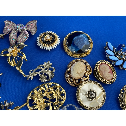 395 - Group Of Vintage Costume Jewellery With Brooches Inc. Royal Staffordshire.