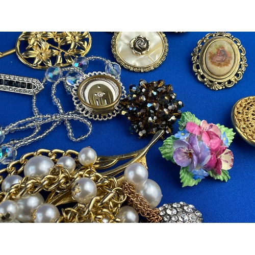 395 - Group Of Vintage Costume Jewellery With Brooches Inc. Royal Staffordshire.