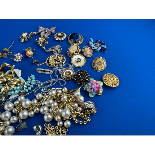 395 - Group Of Vintage Costume Jewellery With Brooches Inc. Royal Staffordshire.