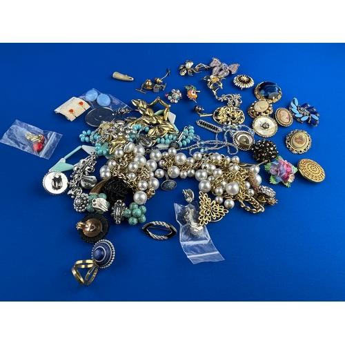 395 - Group Of Vintage Costume Jewellery With Brooches Inc. Royal Staffordshire.