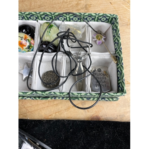 400 - Costume Jewellery Items, Watch & Small Trinkets.