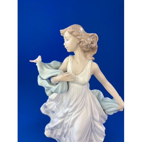 43 - Lladro 6193 Summer Serenade Figurine