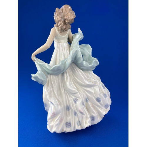 43 - Lladro 6193 Summer Serenade Figurine