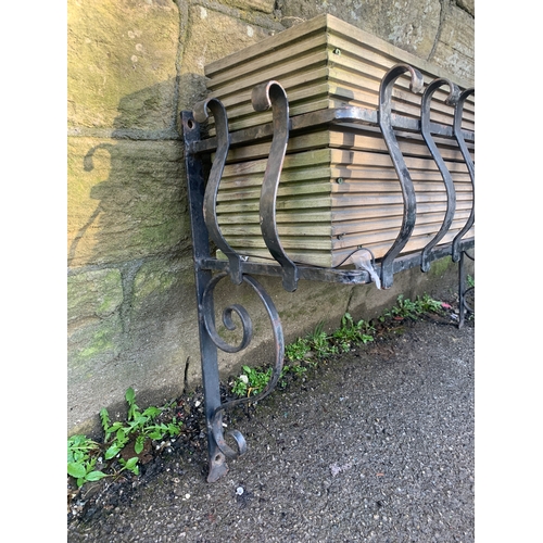 455 - 100cm Ornate Wall Mounted Wrought Iron Planter with Wooden Liner