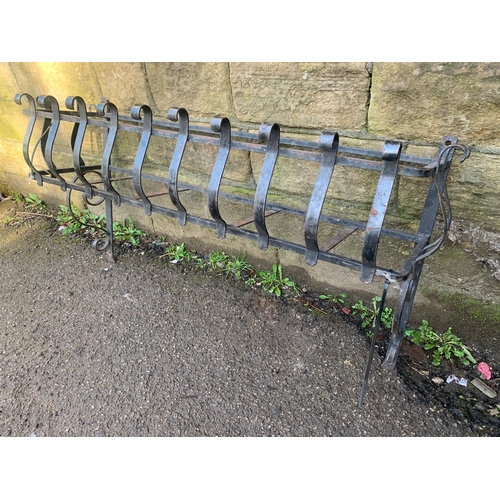 455 - 100cm Ornate Wall Mounted Wrought Iron Planter with Wooden Liner