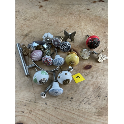 404 - Furniture Drawer Pulls & Handles x20 (5)