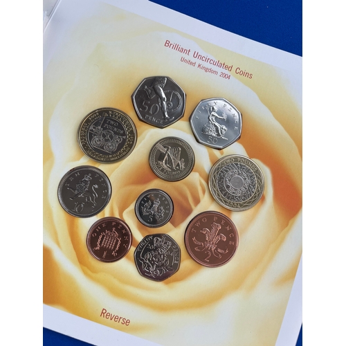 86 - Collectable Coins & Currency Inc. 2014 D-day £5 Coin & Uncirculated 2004 Coins.