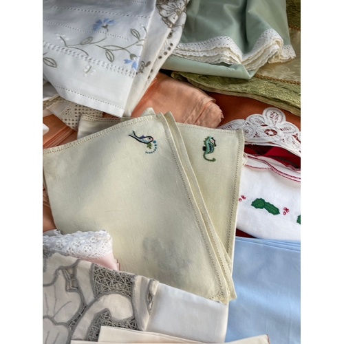 412 - Large Quantity Of Quality Vintage Linens, Table Cloths & Napkins Etc.