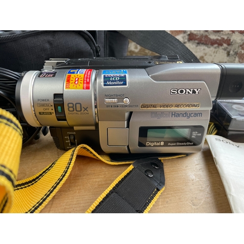 381 - Sony Digital 8 Handycam With Tapes, Leads & Spare Battery