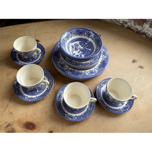 282 - EIT Ltd Old Willow Pattern Part Set